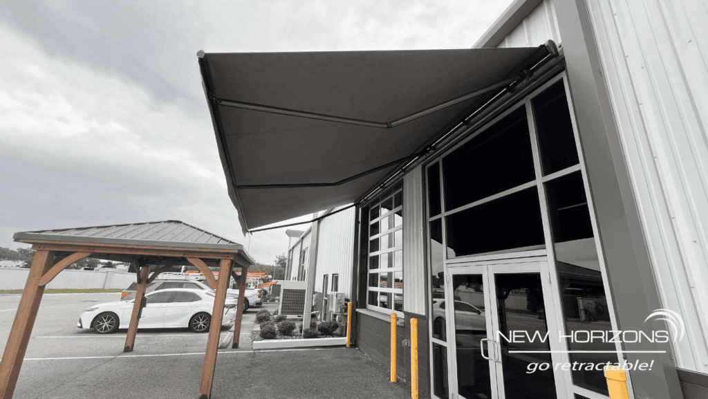 commercial retractable awnings Orlando, restaurant awnings Central Florida, business awnings FL