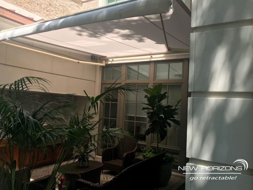 commercial retractable awnings Orlando, restaurant awnings Central Florida, business awnings FL